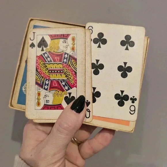 Vintage playing card deck with dog design - Picture 5 of 5